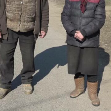 Scandal în Vaslui: Bătrâni jefuiți de propria nepoată după ce i-a adormit