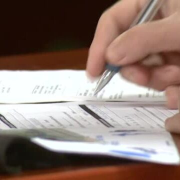 img Proiect de lege pentru testarea anuală a funcționarilor. Ce ar putea primi la „lucrarea de control” și ce pățește cine o pică