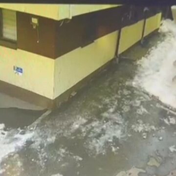 img Cine va răspunde în cazul femeii ucise de o bucată de gheață căzută de pe bloc în Chiajna