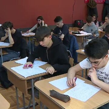 img Elevii de clasa a IX-a și a X-a vor avea trei discipline noi din 2027