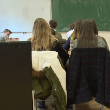 Noile planuri-cadru pentru liceu, în dezbatere publică. Părinții sprijină schimbările din Educație