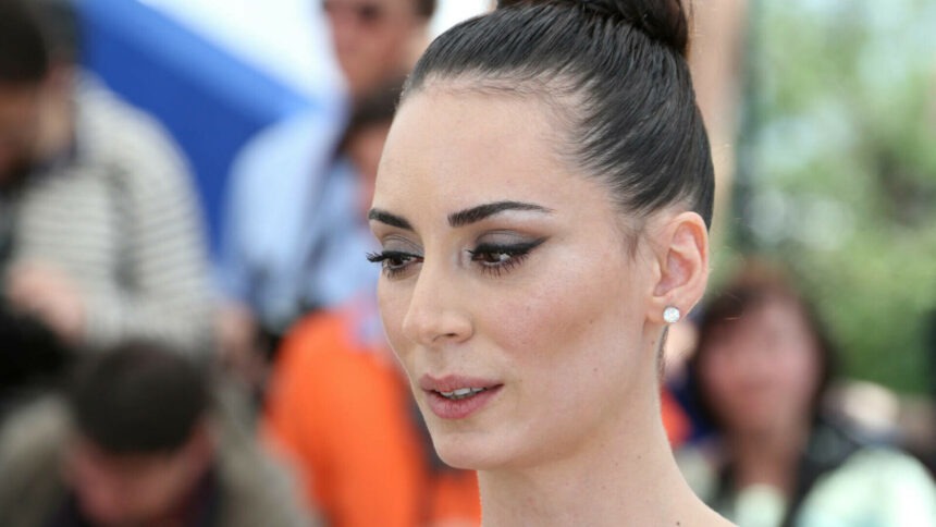 Actrița turcă Melisa Sozen audiată pentru „terorism” după ce a interpretat o luptătoare kurdă într-un serial TV