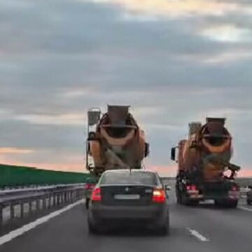 img Două betoniere s-au luat la întrecere pe autostradă. Șoferii au depășit pe banda de urgență. VIDEO