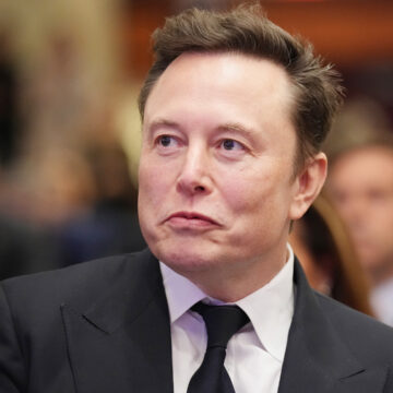 img Decizia tatălui lui Elon Musk după amenințările lui Donald Trump