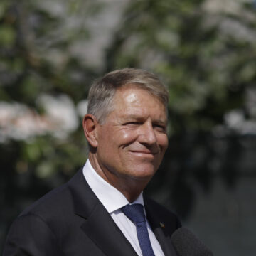 img Bărbat din Zlatna, judecat pentru că a cerut ca Iohannis să fie împușcat „ca Ceaușescu” într-un live pe Facebook