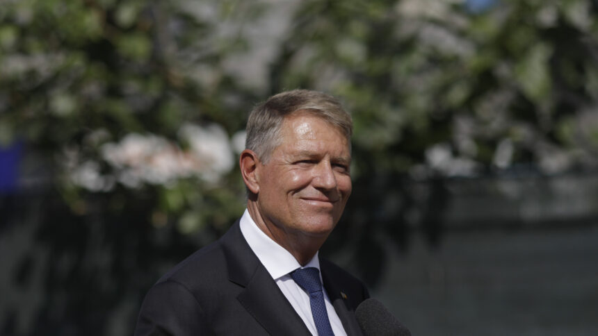 img Bărbat din Zlatna, judecat pentru că a cerut ca Iohannis să fie împușcat „ca Ceaușescu” într-un live pe Facebook