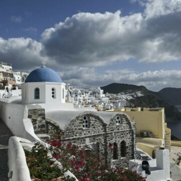 Alertă în Santorini. Valul de cutremure forțează Grecia să declare stare de urgență