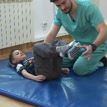 img Impactul poziției incorecte asupra sănătății copiilor: un copil din patru are dureri de spate