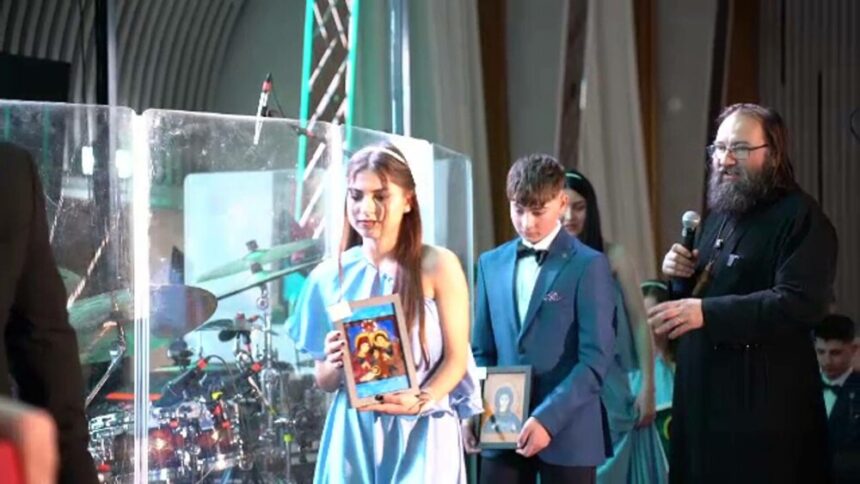 Bal caritabil la Iași: 123.000 de euro adunați pentru proiectele sociale susținute de preotul Dan Damaschin