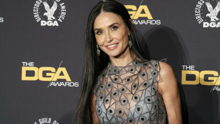 img Demi Moore, apariție spectaculoasă în cadrul unui eveniment monden. Ținuta cu care a atras toate privirile.