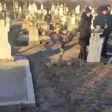 Profanarea mormintelor din Balș