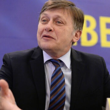 img Potențiala implicare a soției lui Crin Antonescu în calitate de primă doamnă