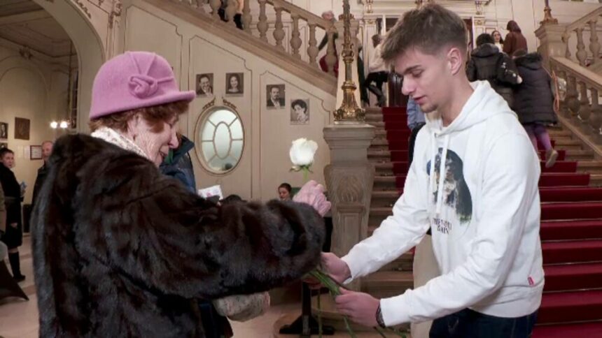 img Elevi din Cluj strâng donații pentru un tratament care îi poate salva viața unui tânăr