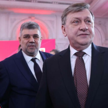 img Crin Antonescu: Trăim de aproape două luni într-un vârf al unei isterii generale împotriva a ceea ce se numeşte sistem