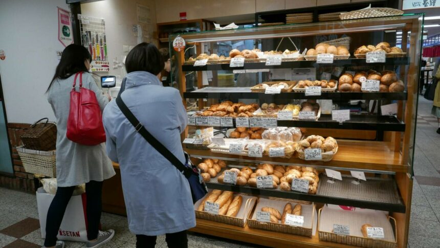 img Femeie arestată în Japonia pentru că a atins o chiflă fără a o cumpăra