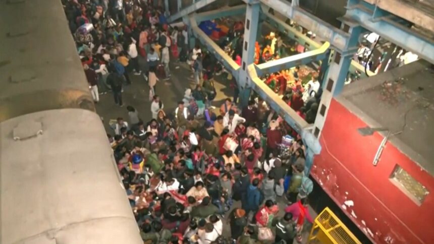 img Tragedie la gara din New Delhi: Cel puțin 15 morți și 15 răniți într-un haos devastator