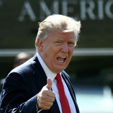 img Manifestație a albilor din Africa de Sud în sprijinul președintelui SUA