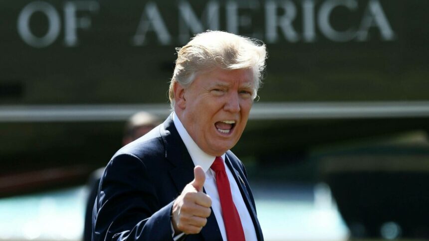 img Manifestație a albilor din Africa de Sud în sprijinul președintelui SUA