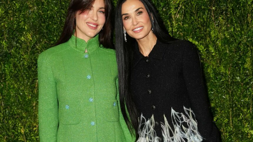img Demi Moore și fiica sa, Scout Willis, strălucesc la un eveniment exclusivist din Londra