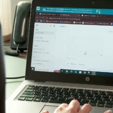 Tinerii români, lideri în Europa la utilizarea inteligenței artificiale