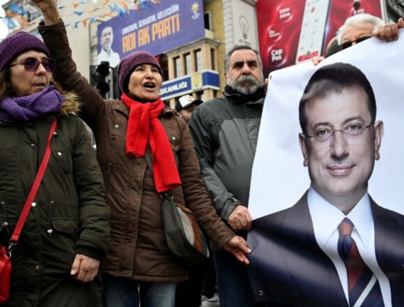Arestarea primarului Istanbulului, rivalul lui Erdogan, declanșează proteste și acuzații de lovitură de stat în Turcia