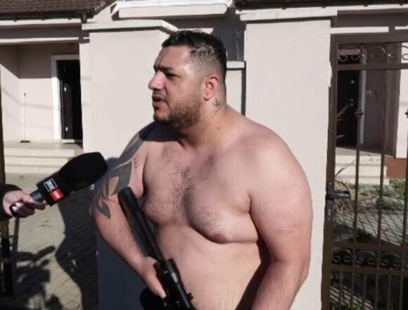 Scandalul influencerului de pe TikTok care a ieșit cu o pușcă în faţa casei după percheziţii