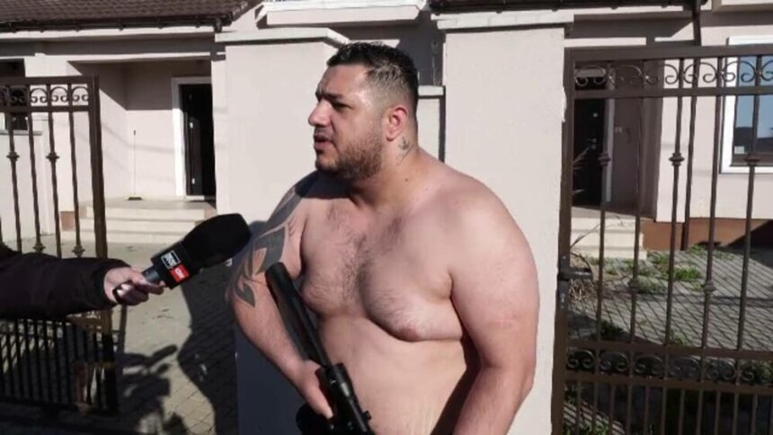 img Scandalul influencerului de pe TikTok care a ieșit cu o pușcă în faţa casei după percheziţii