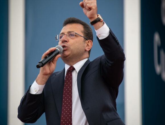 Reacția primarului din Istanbul în fața instanței, după arestare. Acuzat de terorism, Imamoglu a transmis un mesaj ferm