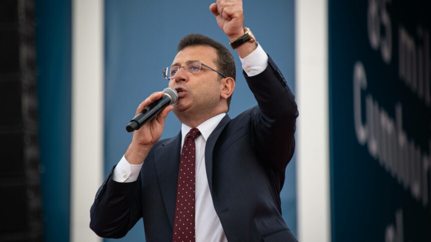 img Reacția primarului din Istanbul în fața instanței, după arestare. Acuzat de terorism, Imamoglu a transmis un mesaj ferm
