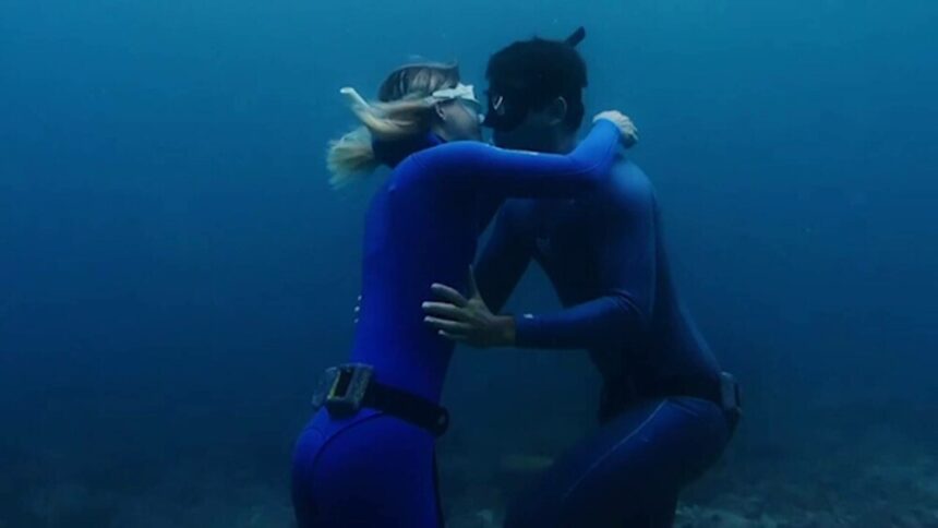 img O cerere în căsătorie sub apă în Insulele Galapagos