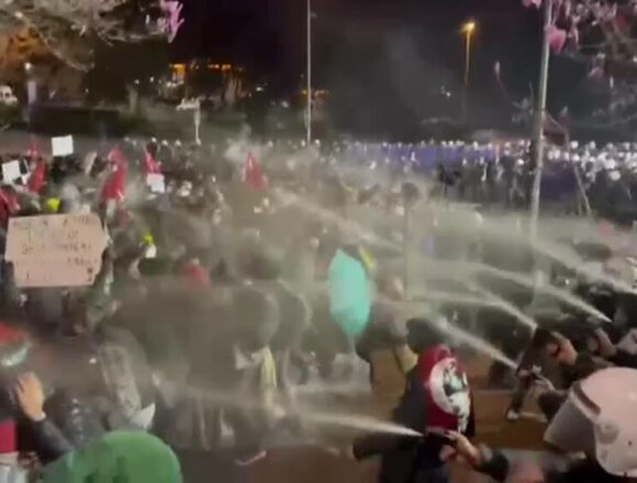 Proteste violente la Istanbul – A patra noapte de ciocniri între manifestanți și poliție
