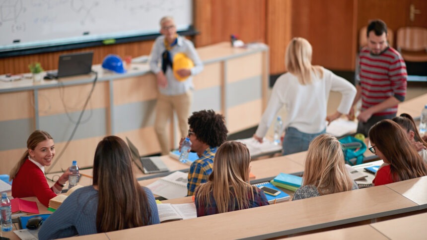 img Scandal universitar în Marea Britanie: Studenți români acuzați că împrumută bani de la stat și se lasă de facultate