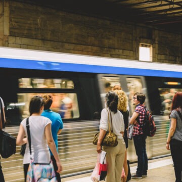 img Incident la metrou. Degajări de fum la stația Piața Unirii 2. Circulația trenurilor a fost dată peste cap
