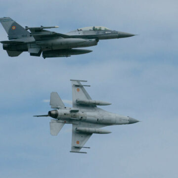 img Zboruri de antrenament cu avioane de luptă F-16 în România