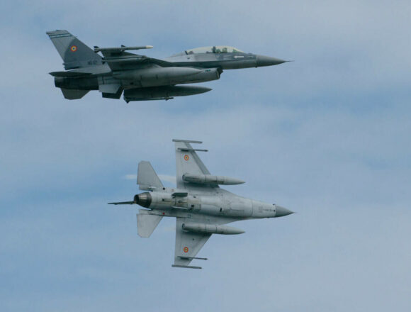 Zboruri de antrenament cu avioane de luptă F-16 în România