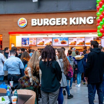 img Bacterii coliforme și Escherichia coli descoperite în cuburile de gheață la un restaurant Burger King din București