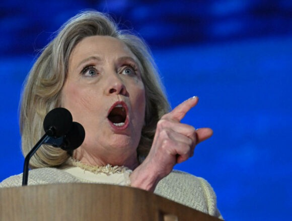 Hillary Clinton denunță ”prostia” administrației Trump după scandalul divulgării unor planuri militare