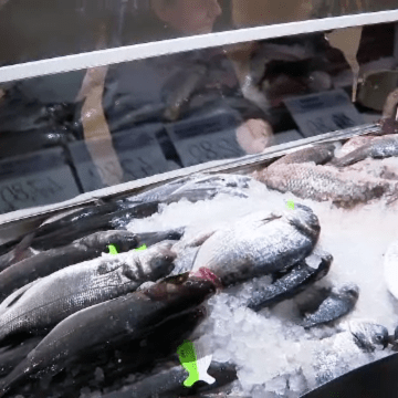 Amenzi la vânzătorii de pește din Hala Obor în plin post