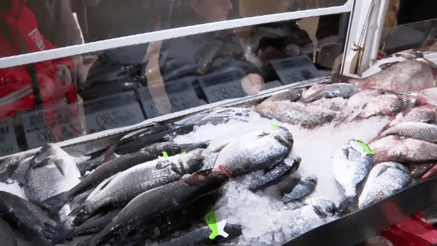 img Amenzi la vânzătorii de pește din Hala Obor în plin post