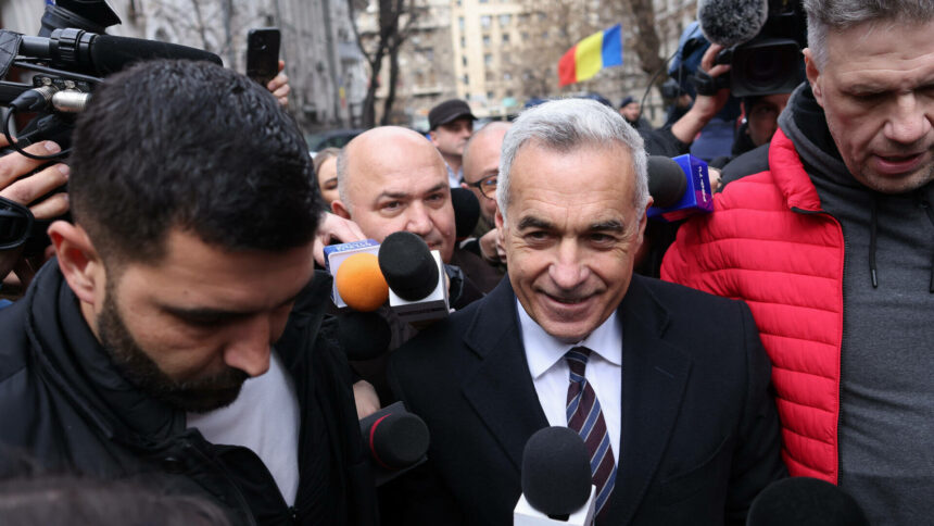 img Călin Georgescu se prezintă la Judecătoria Sectorului 1 pentru a afla dacă rămâne sub control judiciar