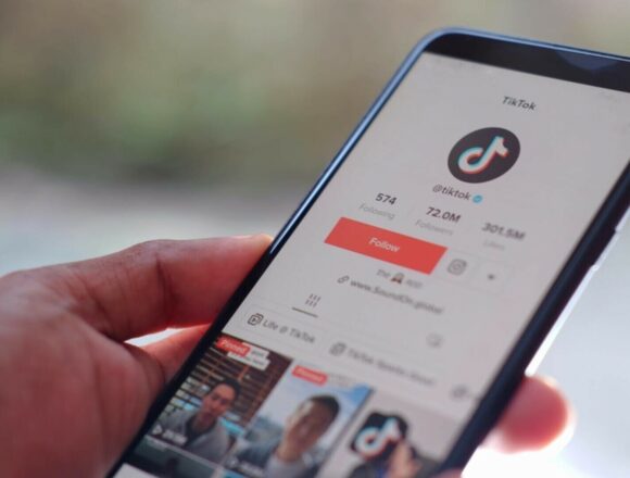 Albania interzice accesul la TikTok – Decizie luată după decesul unui adolescent