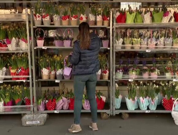 Vânzări record de 8 Martie în florării: O zi de răsfăț pentru femei