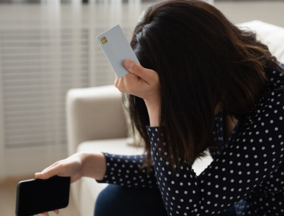 Cum să previi fraudele financiare online