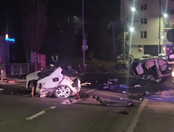 Accidentul înfiorător din Mamaia: o mașină s-a rupt în două, un mort și trei răniți