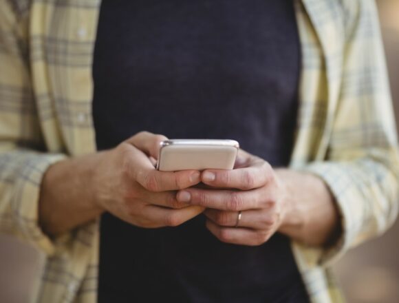 Impactul renunțării la telefonul mobil timp de trei zile asupra creierului uman