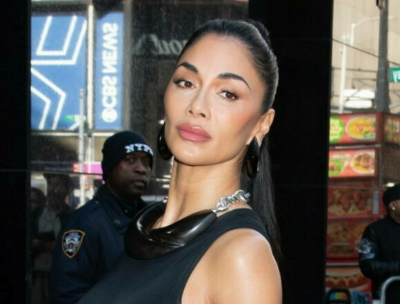 Nicole Scherzinger, apariție elegantă pe străzile din New York