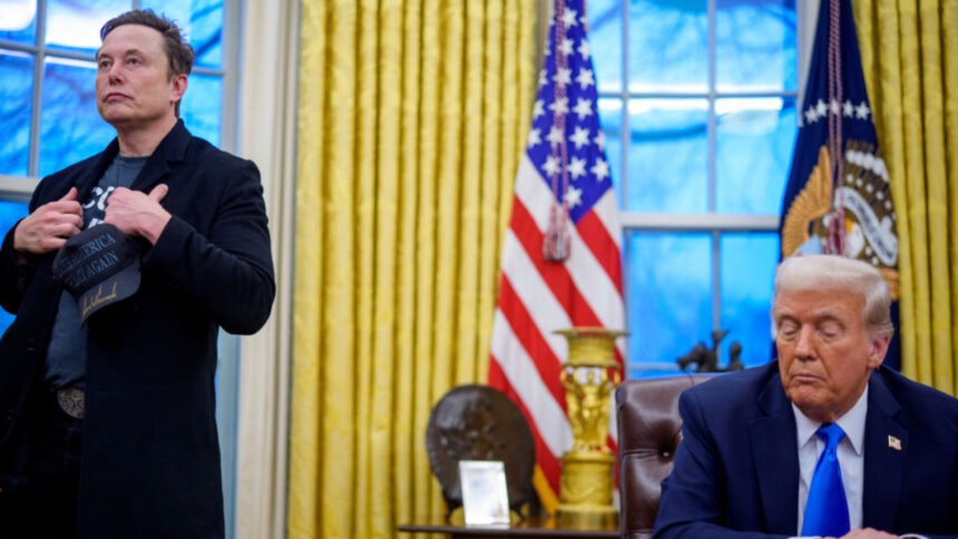 img Donald Trump, obligat de instanță să reangajeze mii de funcționari concediați