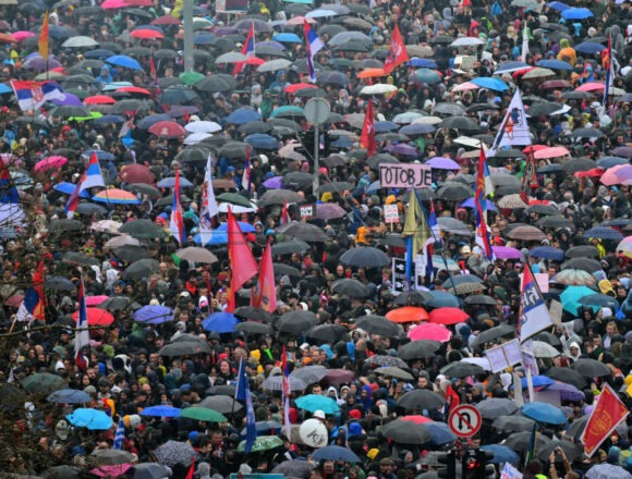 Protest uriaș la Belgrad împotriva corupției și a abuzurilor de putere