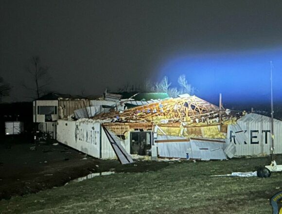 Tornado devastator în Statele Unite: Cel puţin 14 persoane au murit
