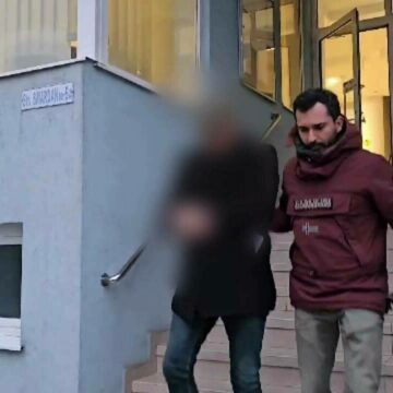 img Cetăţeanul polonez prins cu cuţit la protestul din Piaţa Universităţii